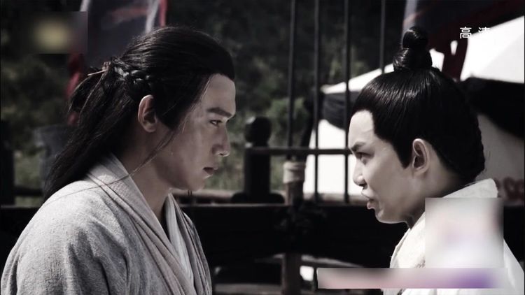 于是,赵高就联合李斯偷偷地把遗诏更改,赐死大公子扶苏,立胡亥为皇帝.