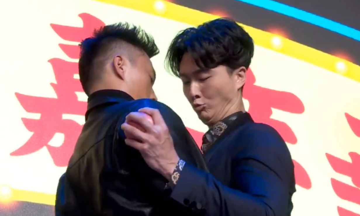 港剧嘉年华上王浩信身材赞,马德钟歌喉亮…她突然出现却让人心脏骤停