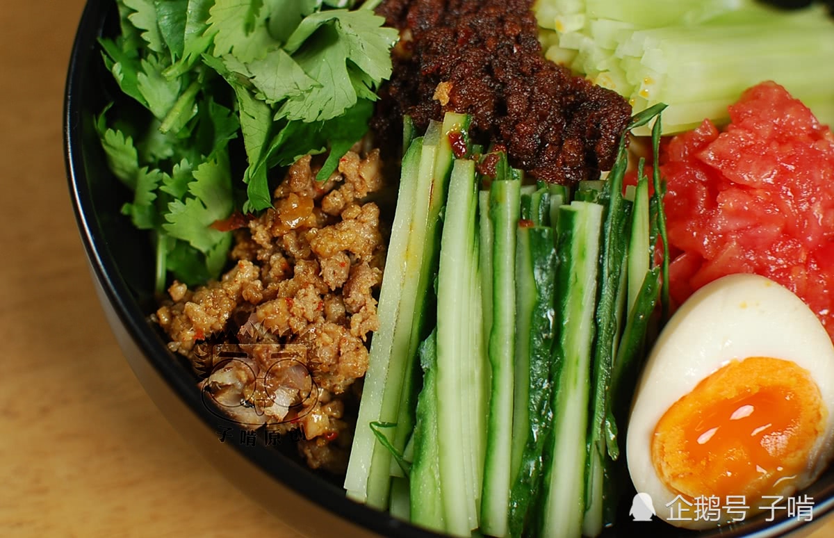 高档小馆吃凉面菜码摆得真花骚 38元一碗真是肉疼!