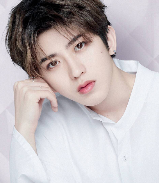 蔡徐坤凌晨一点半更博,疑似在暗示新歌,粉丝:快安排上吧