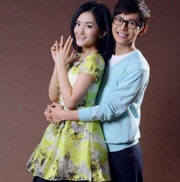何炅抱赵丽颖时满脸宠溺,可抱谢娜却尽显夫妻相,张杰不吃醋?