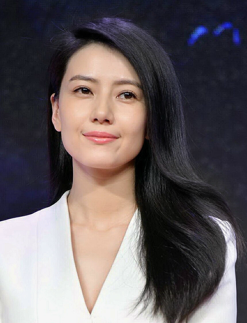 高圆圆(图片来自东方ic)高圆圆(图片来自东方ic)一二张好看还是三四张