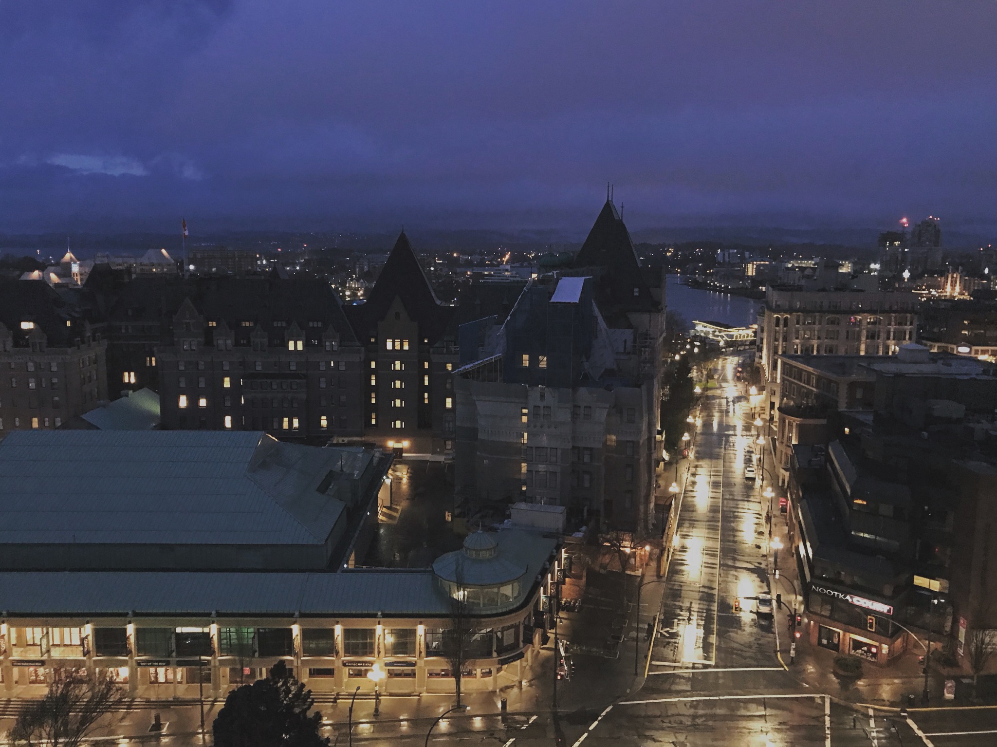 进入维多利亚从街道建筑到城市氛围