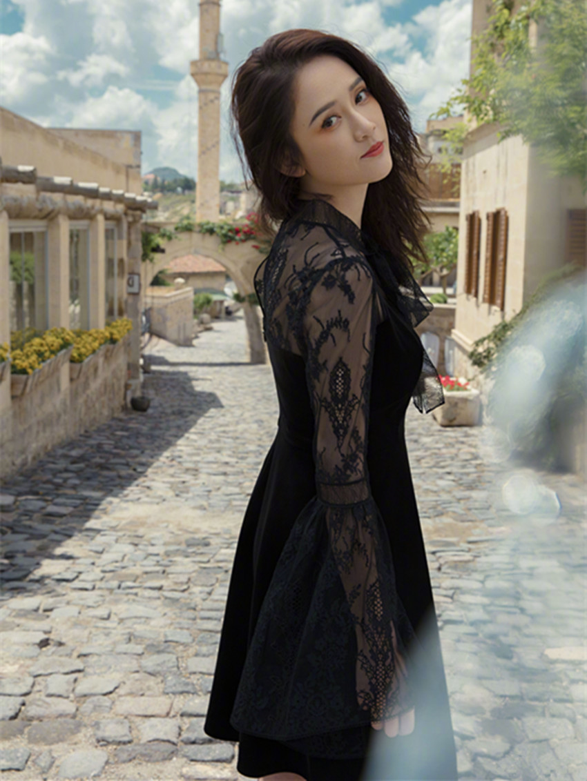 陈乔恩终于不扮嫩,穿蕾丝裙太惊艳,这才是39岁女人该有的样子!|陈乔恩