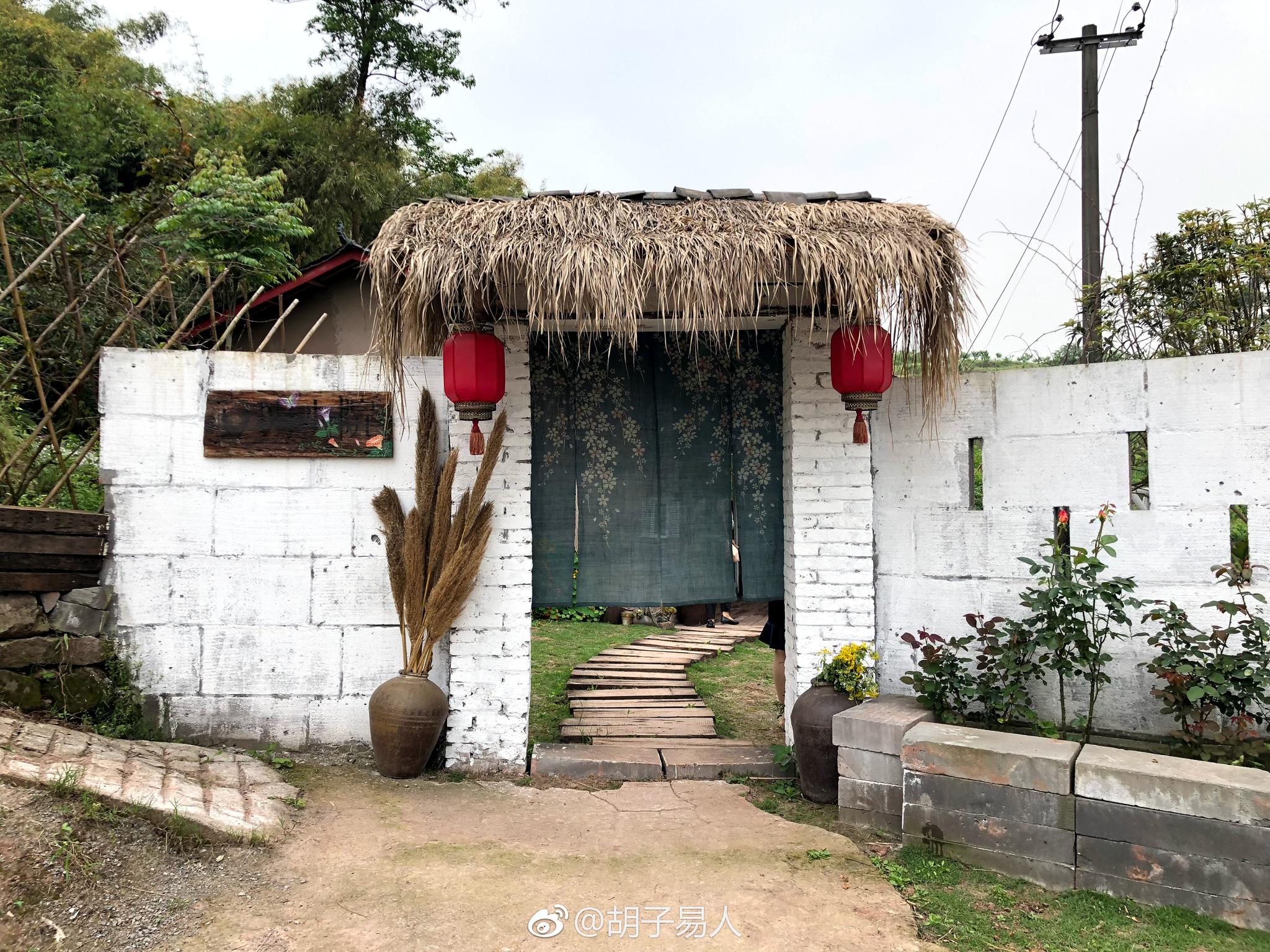 今天去考察了位于巴福镇钟鹤村的豆妈小院