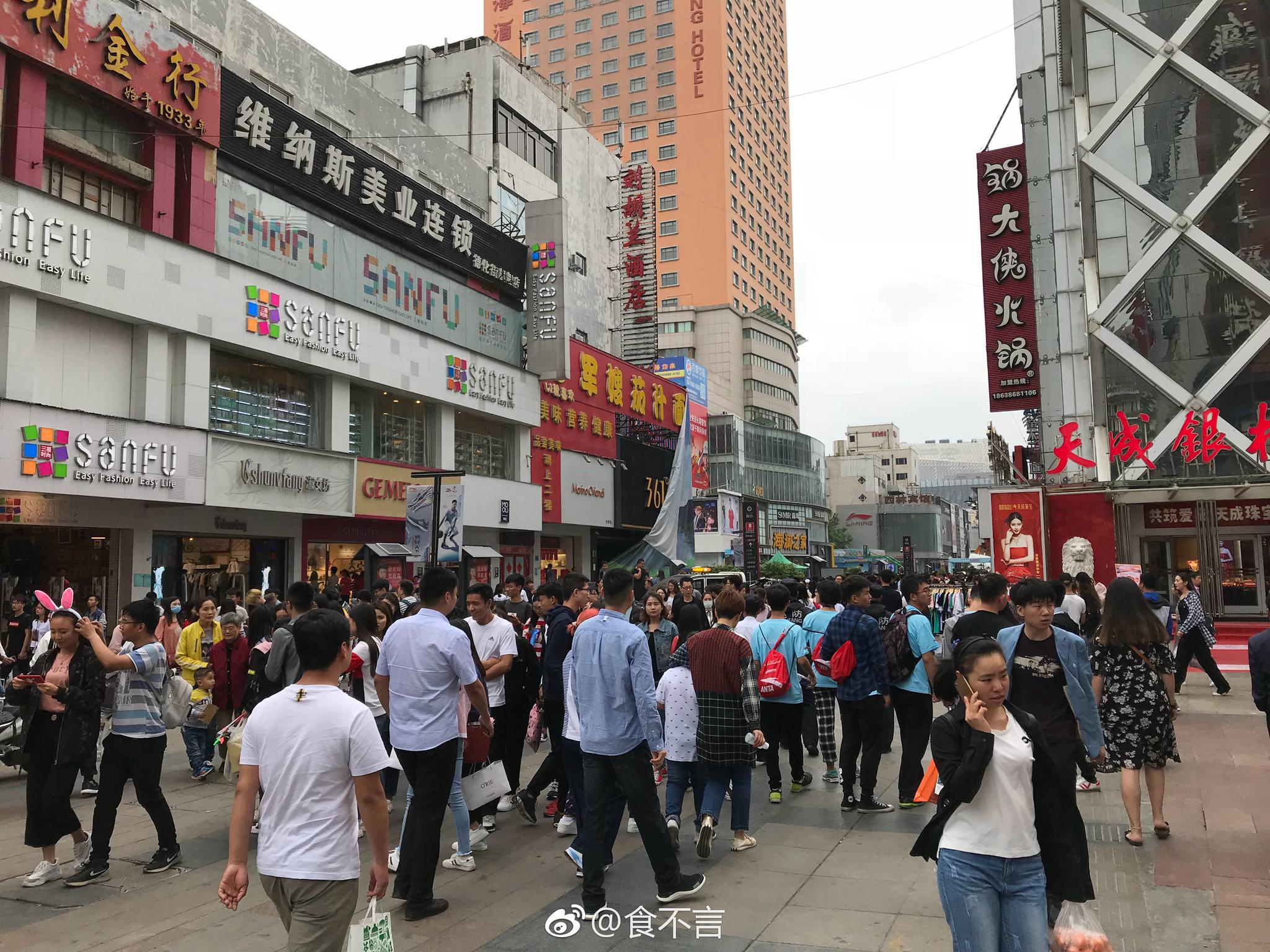 郑州二七广场德化街每个来过郑州的人必须都来过这这里绝对有你和她