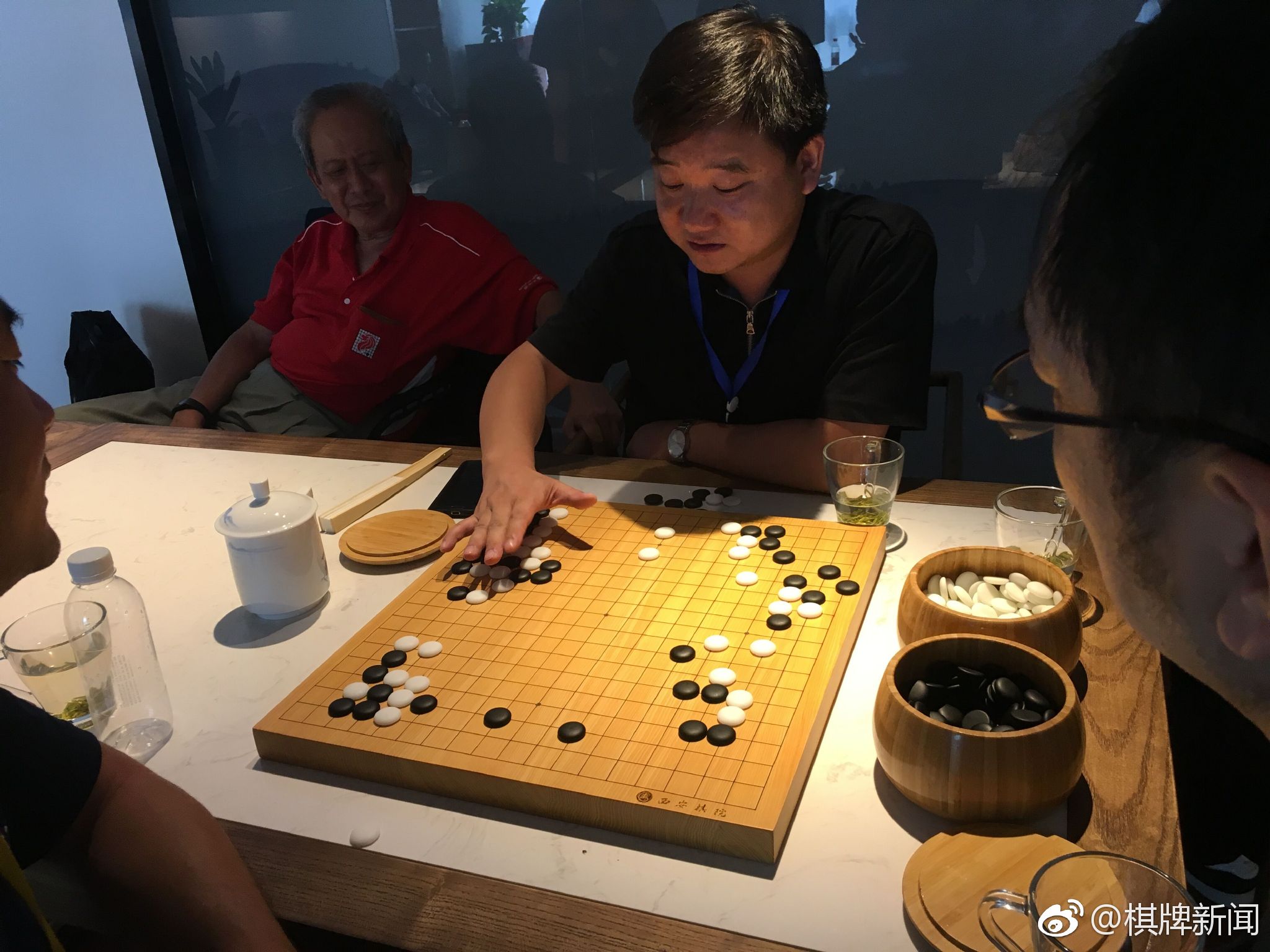 杯"丝绸之路城市围棋公开赛第三轮在西安棋院打响,众多高手同场博弈