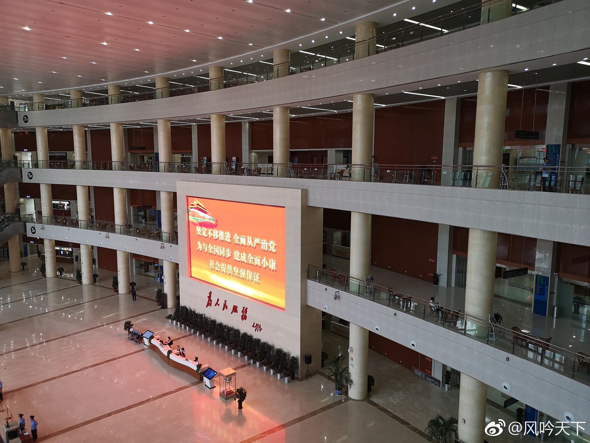 银川市民大厅在行政审批改革上,打造了审批改革 "银川样板"