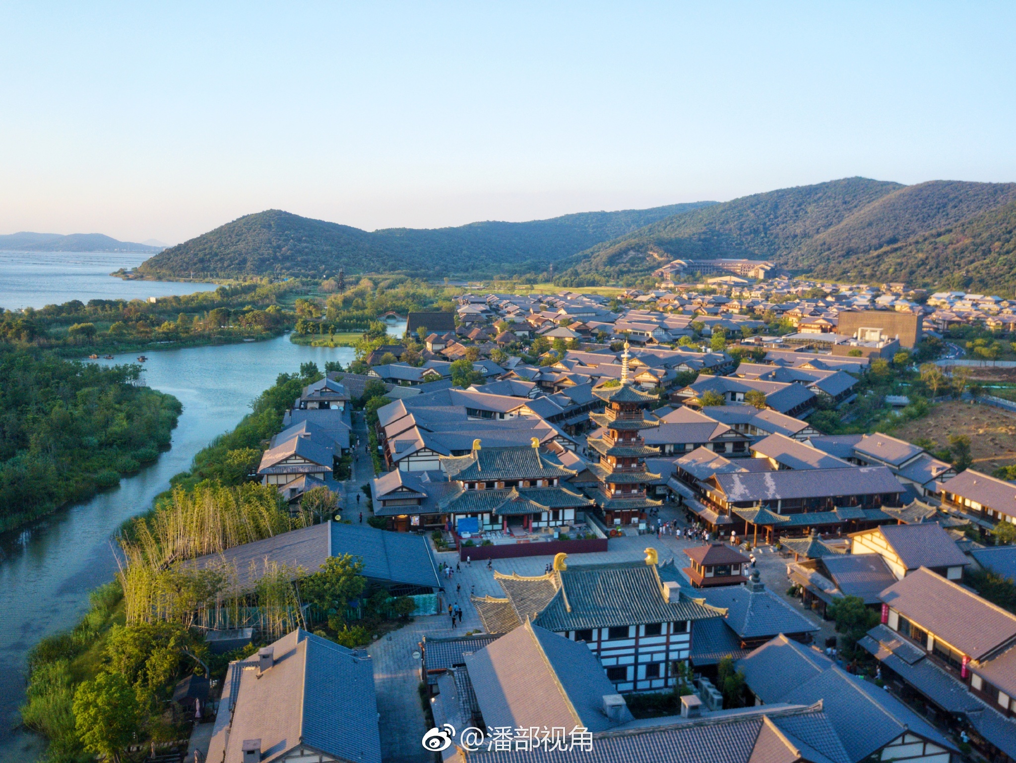 黄昏下的拈花湾美轮美奂