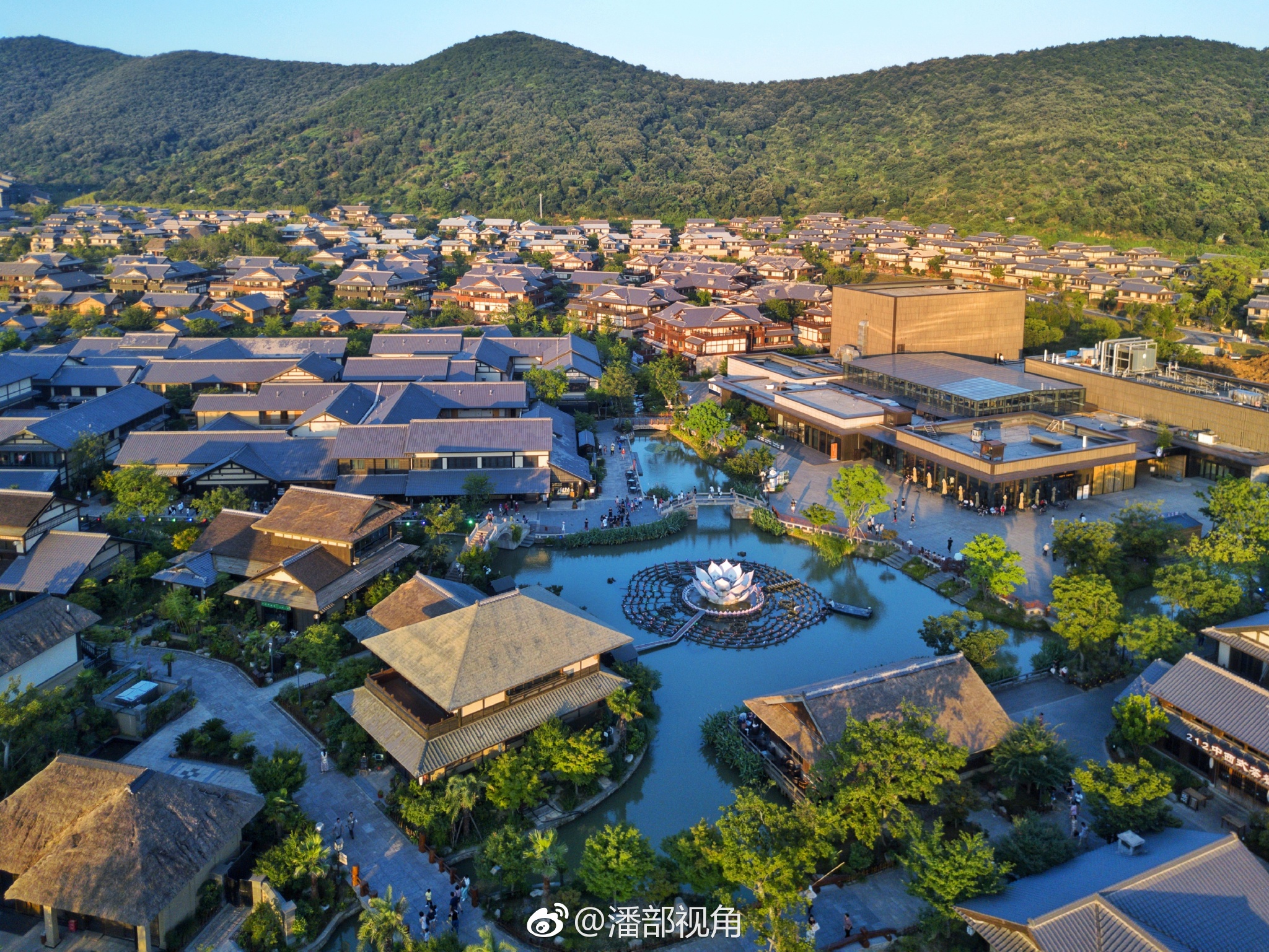 黄昏下的拈花湾美轮美奂