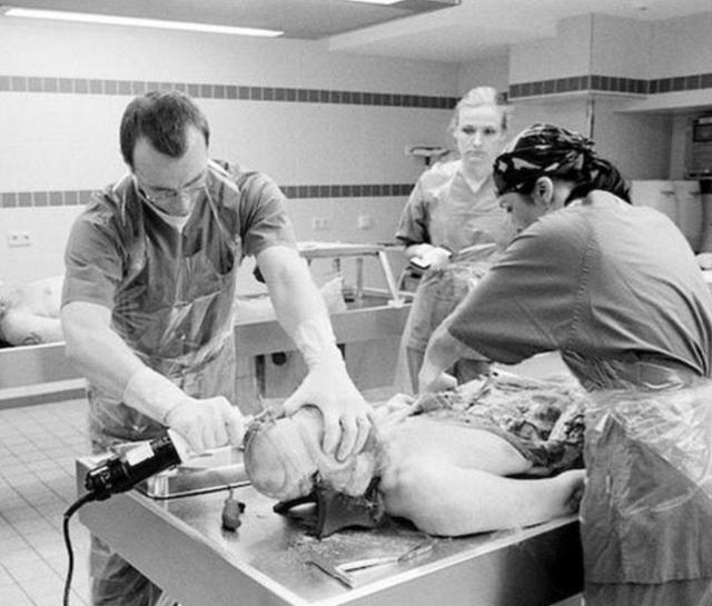 历史中三个牛人死刑犯, 执行死刑后都生还, 其中一人身中9枪