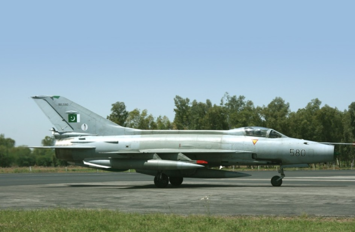 在1999年印巴冲突期间,一架印度的米格-27攻击机,在一架米格-29的护航