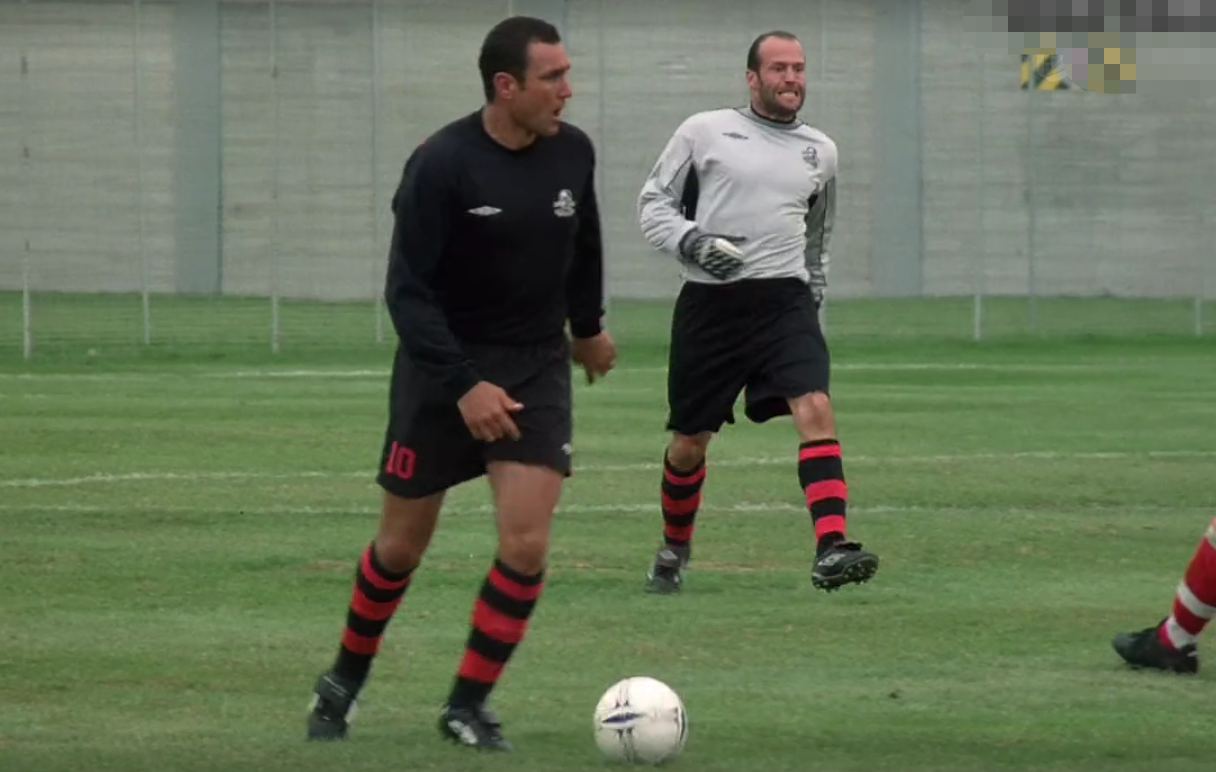 混入好莱坞的足坛恶汉,开场3秒创黄牌记录,更是坏蛋专业户演员