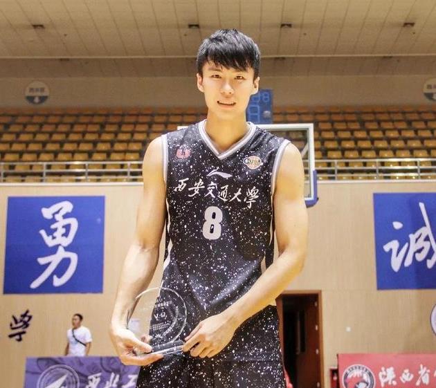 汕头出品!西安交大神射手赖益烨,准到对手想做他队友!