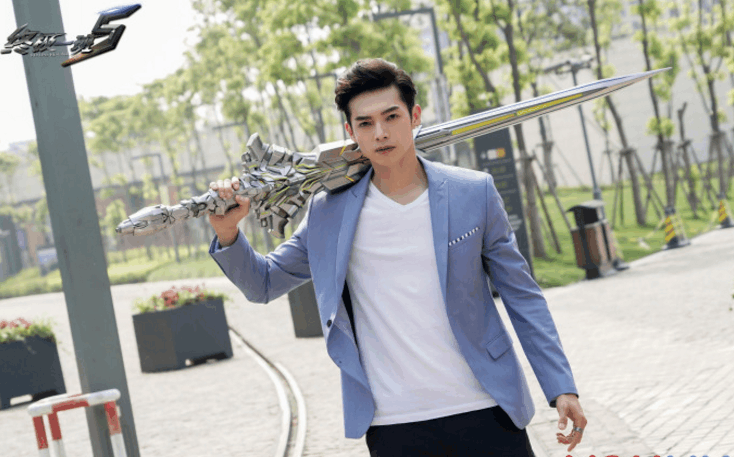 她才是《终极一班》史上最强班导,不是亚瑟蔡云寒断肠人,而是她