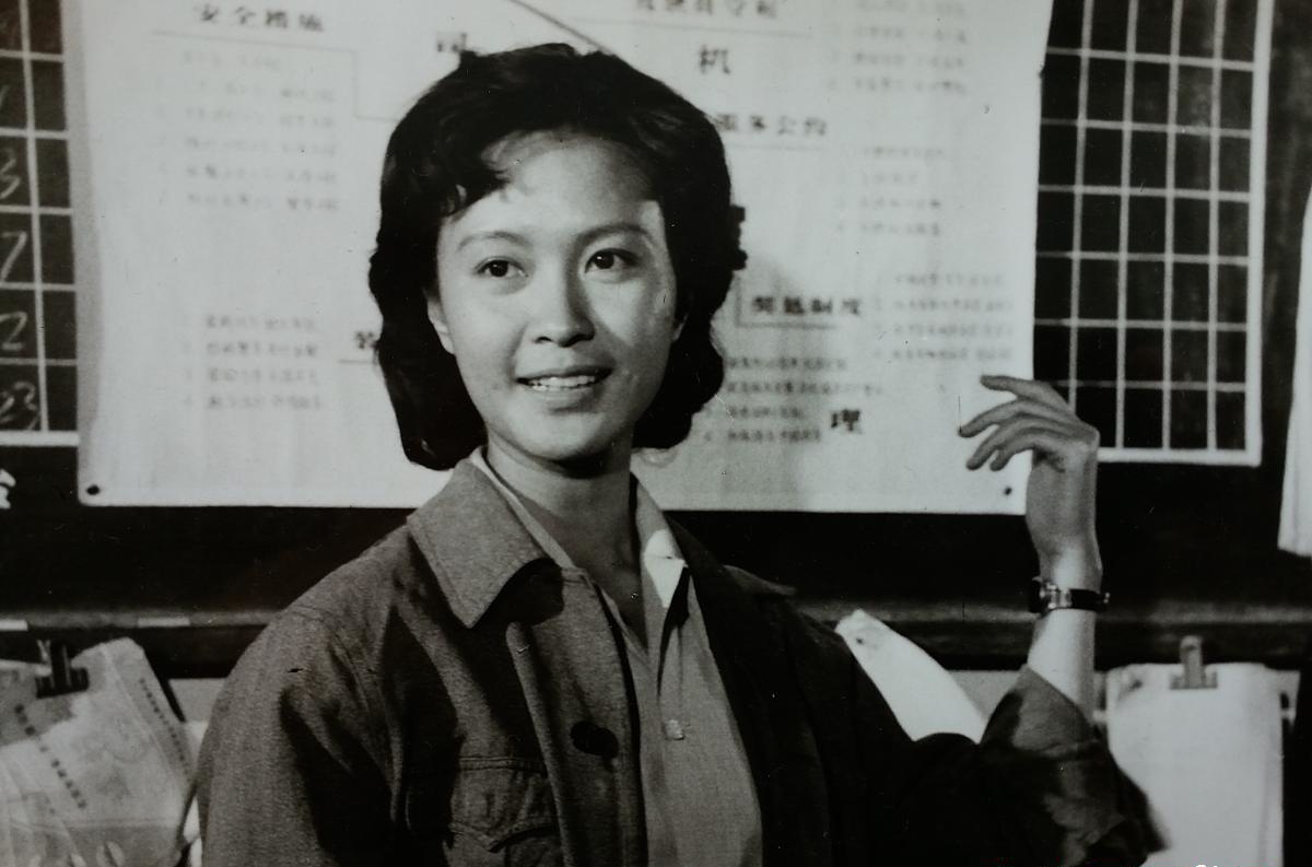 老电影的海报与剧照以及演员的照片再发一组