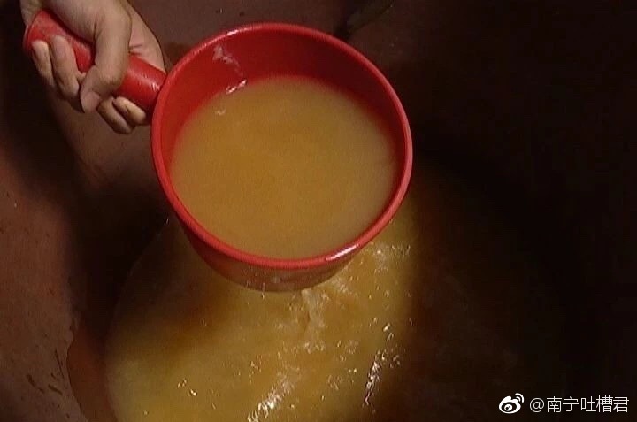 南宁这个地方的自来水成黄泥水!洗澡洗衣都不能用,更别提喝了