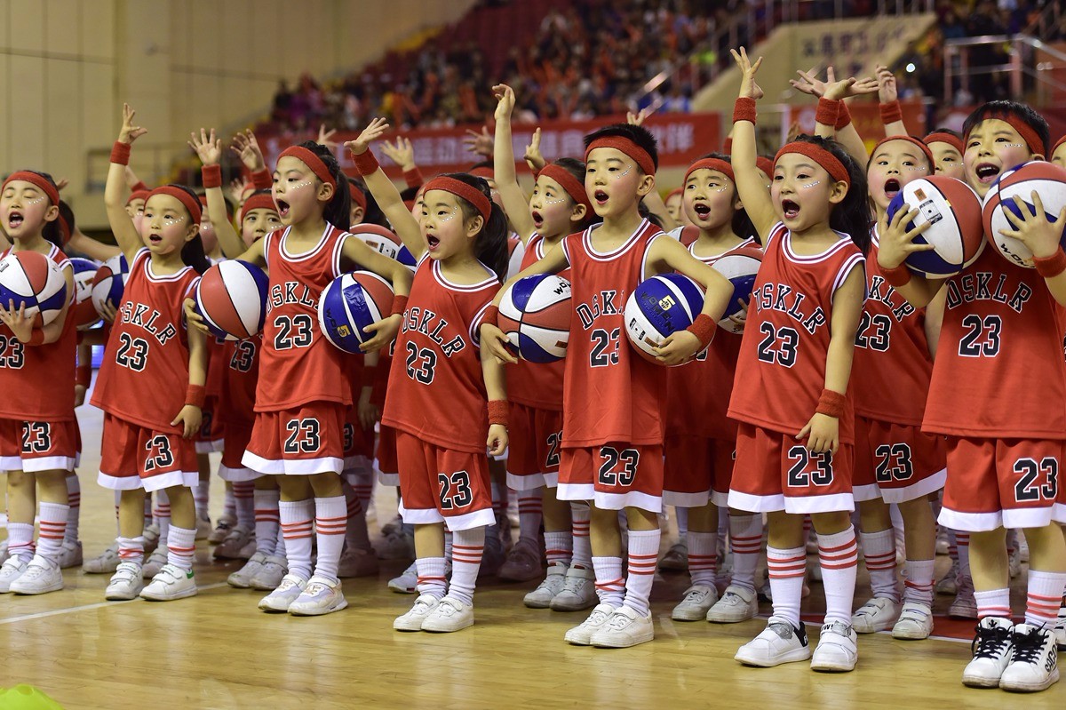 篮球小宝贝玩转花式篮球