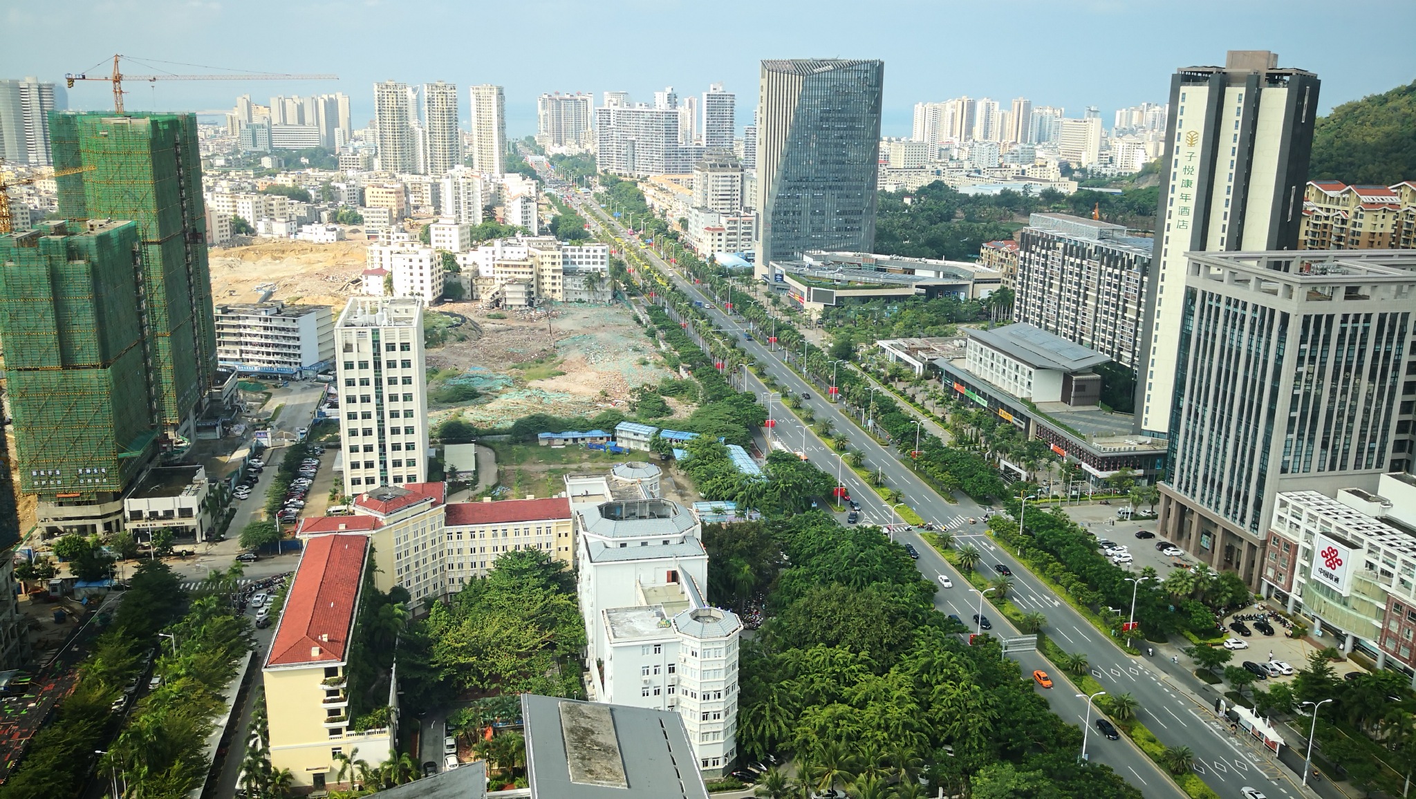 位于三亚市中心