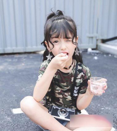 齐刘海萌萝莉发型,小学女孩中长发扎发!