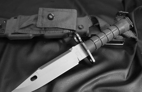 中国4大经典军刺,第2款设计独一无二,第4款被禁用_新浪看点