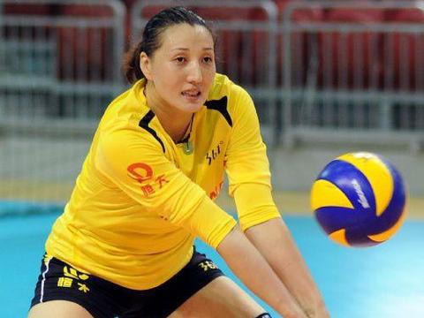 40岁女排冠军王丽娜近照!她和老公经营餐馆,身材正常但面容显老