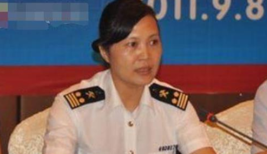 落马女贪官年近50岁套路男下属深夜到她家读检查