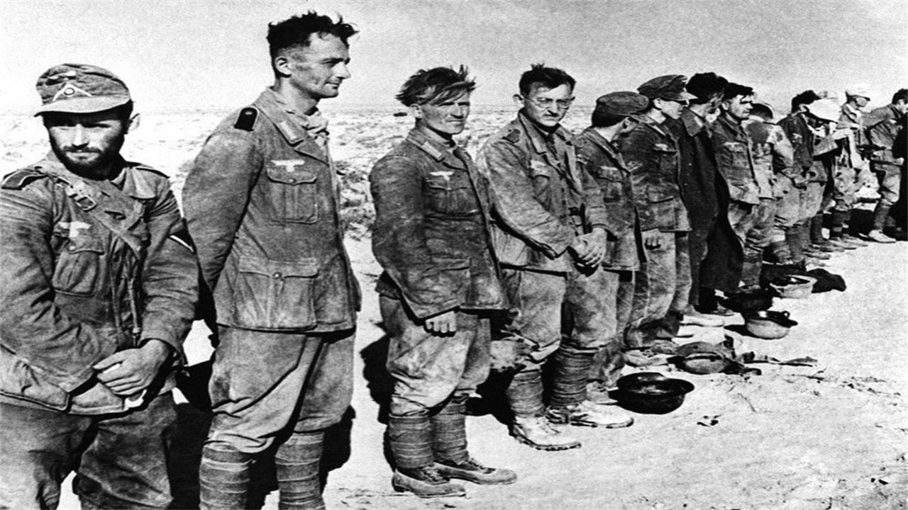 美国对待德国战俘太残忍,食物里浇汽油,睡觉只能在泥地里