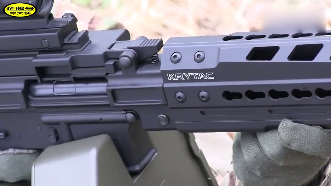 日本AR系列电动玩具步枪射击实测，BB弹供弹2000发|BB弹|电动玩具|步枪_新浪新闻