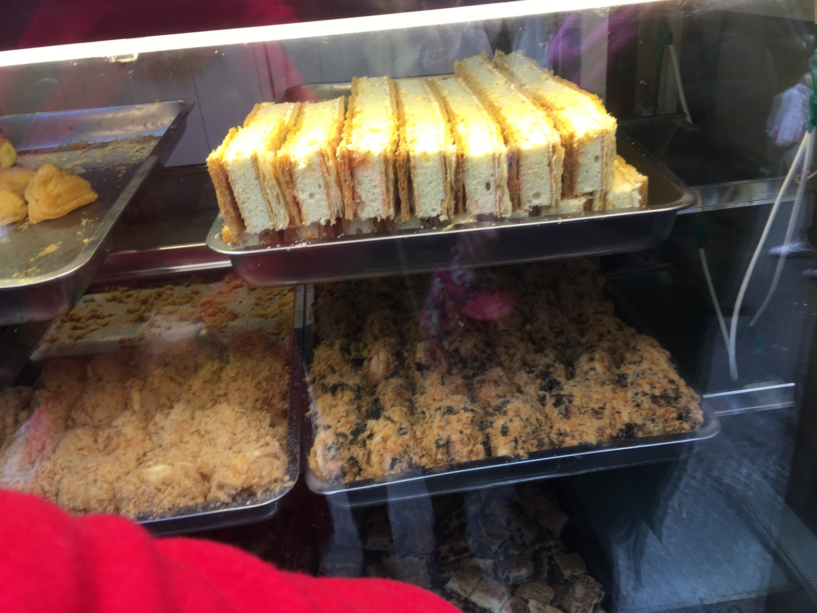 街边小店卖"秘制糕点",看着不起眼,门口却总排着长长的队伍!