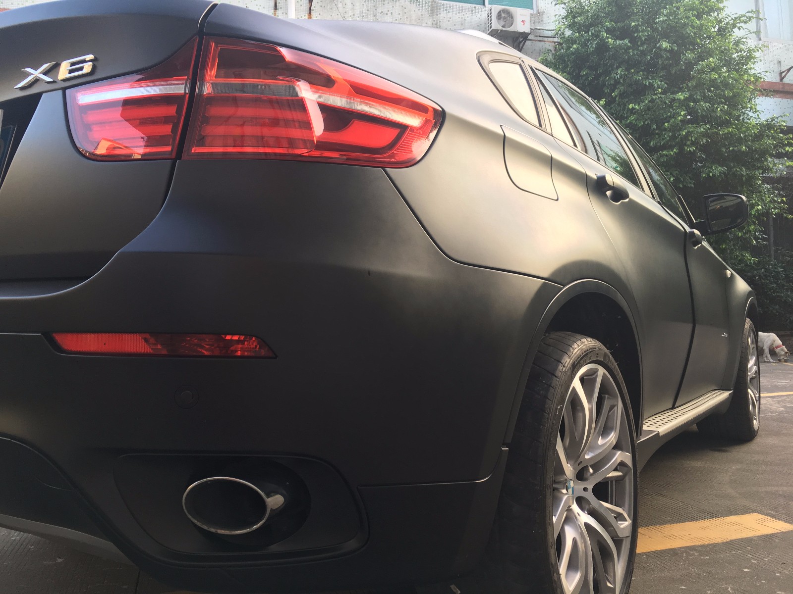 双组份底漆是用来增加旧漆面与新漆面的附着力,增加新漆的使用时间