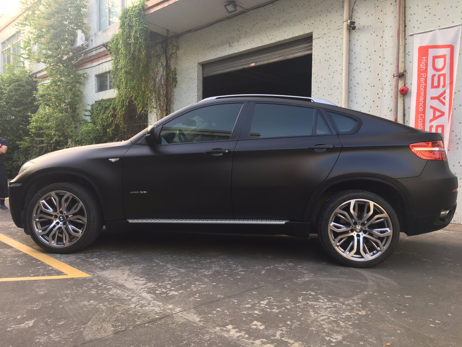 双组份底漆是用来增加旧漆面与新漆面的附着力,增加新漆的使用时间