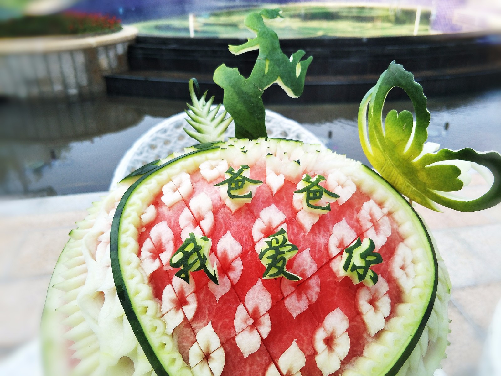 食品雕刻是手里水果蔬菜是这样的,厉害厉害!