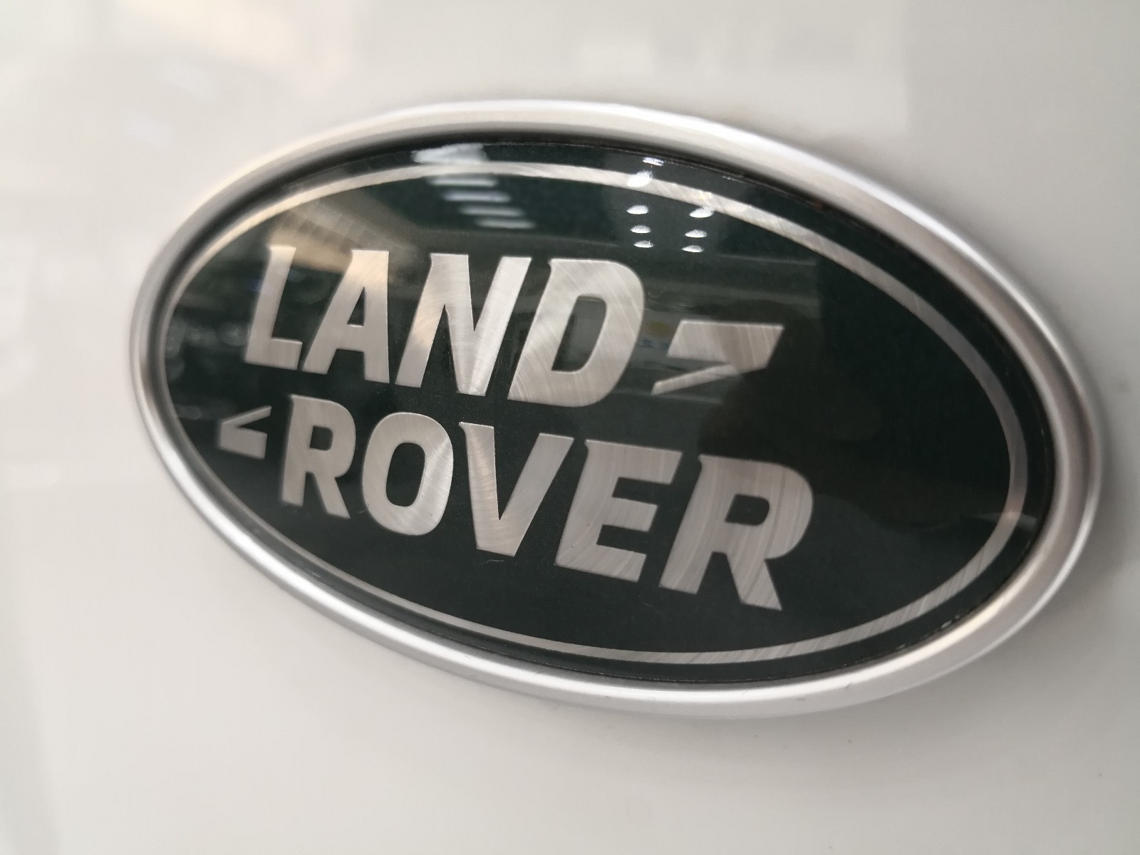 黑白配才是最经典,18款路虎揽胜行政黑曜版,黑化白虎够帅!