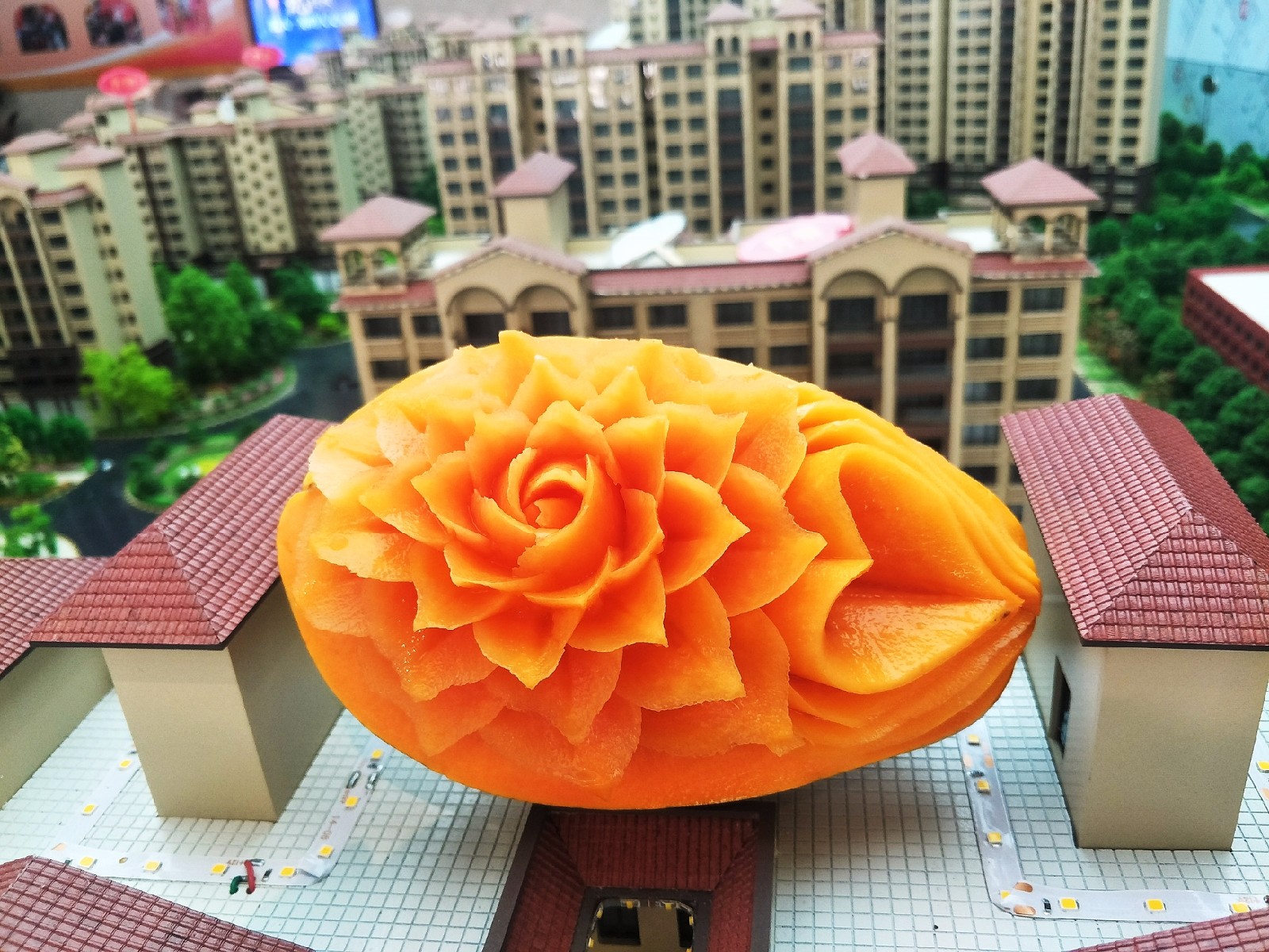 水果雕刻作品分享,网友:"这是些有灵魂的水果"!_新浪看点