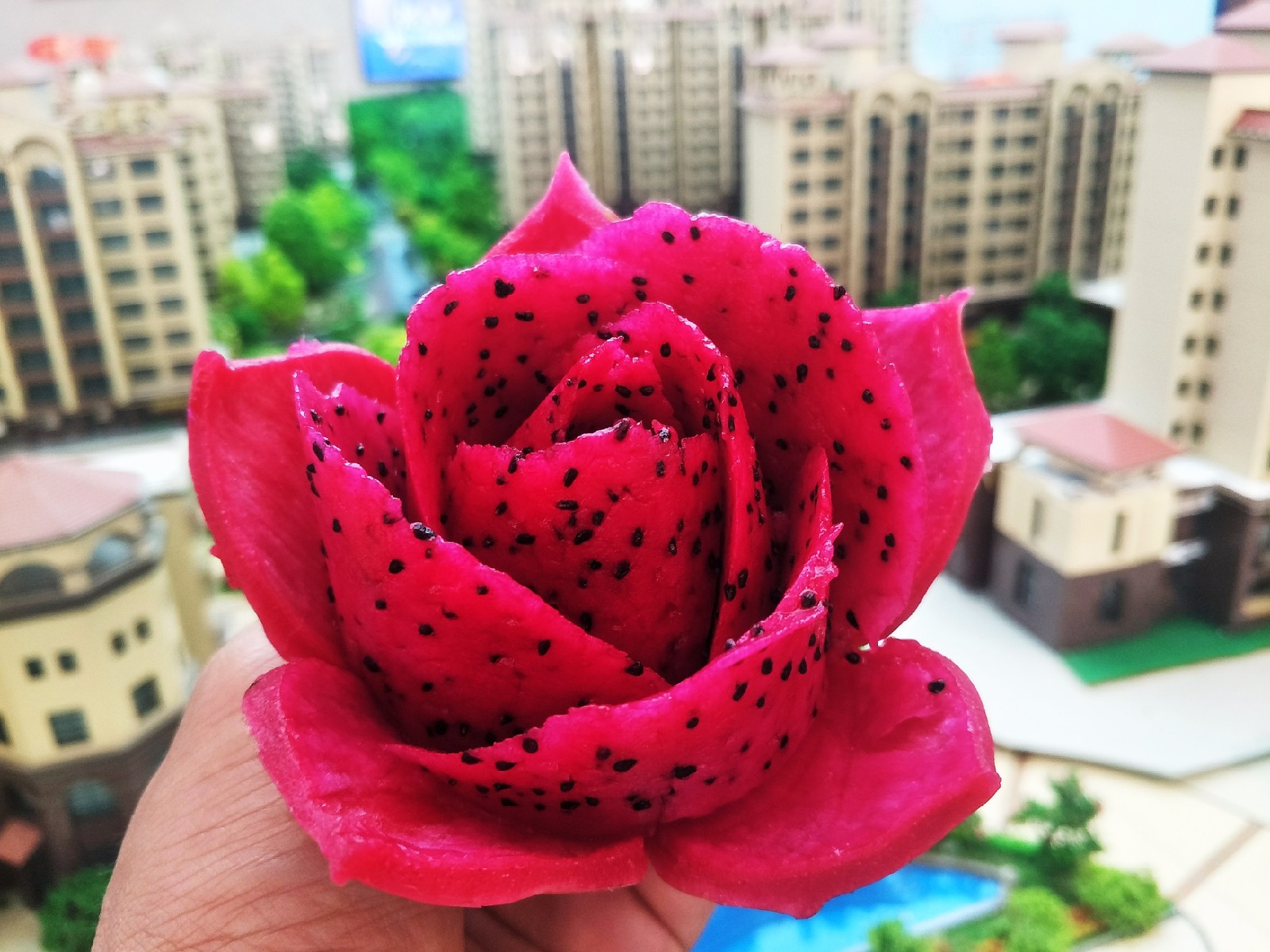 水果雕刻作品分享,网友:"这是些有灵魂的水果"!