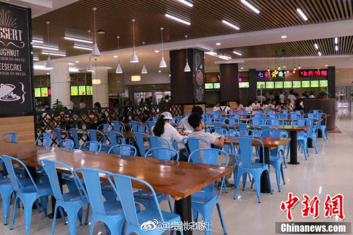 6/ 6近日,贵州遵义师范学院(新蒲校区)的"网红食堂"被网友称为"五星级