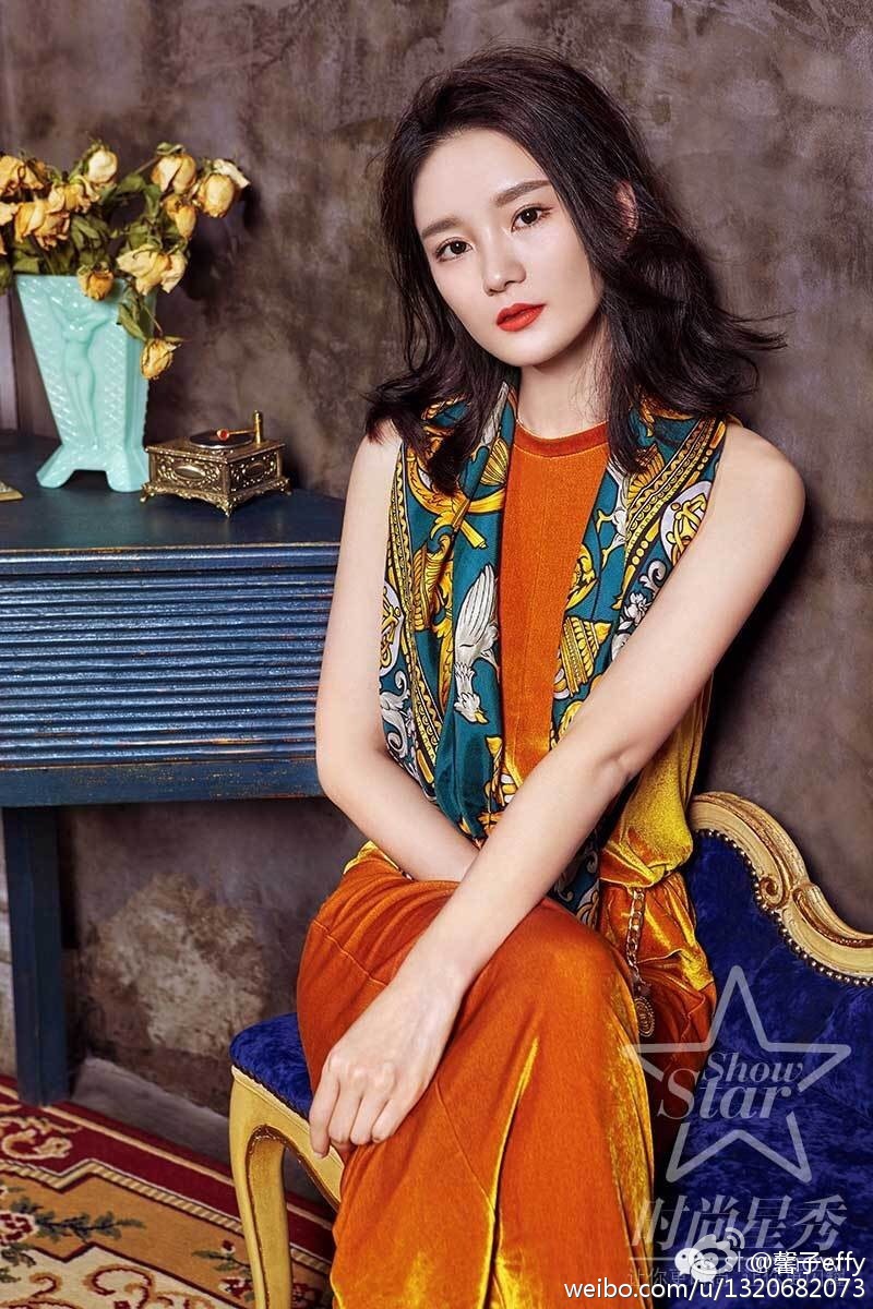 33岁馨子真会穿!一袭红色连衣裙宛如少女,网友:说她18岁我都信