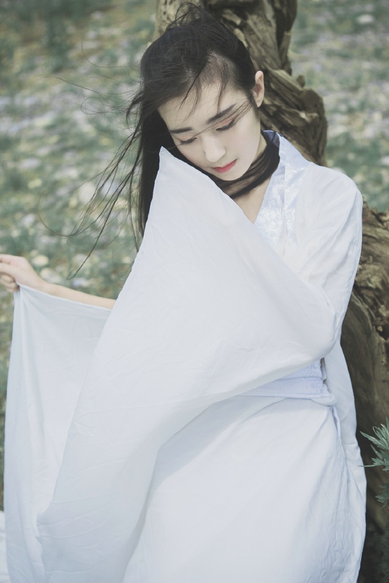 白衣汉服美女长发飘飘文艺气息魅人写真集 @微相册 @微博摄