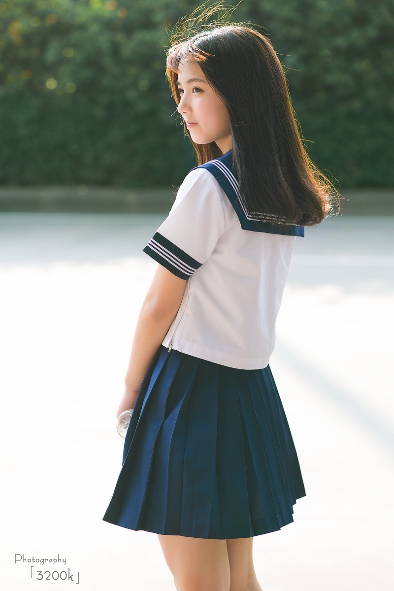 清纯学生妹,校服短裙,户外迷人照