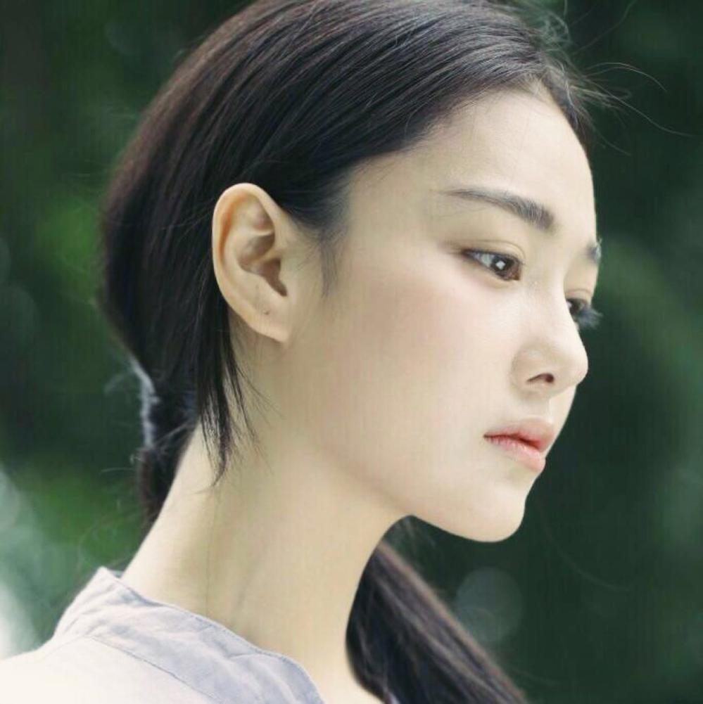 张馨予和何捷一起吃饭被偶遇,侧颜很迷人,这个细节暴露真实婚姻