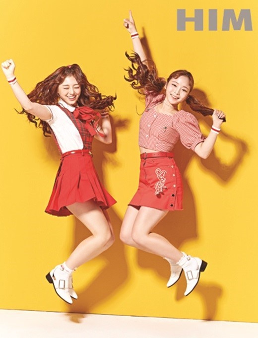 韩国女团saturday拍军营杂志写真