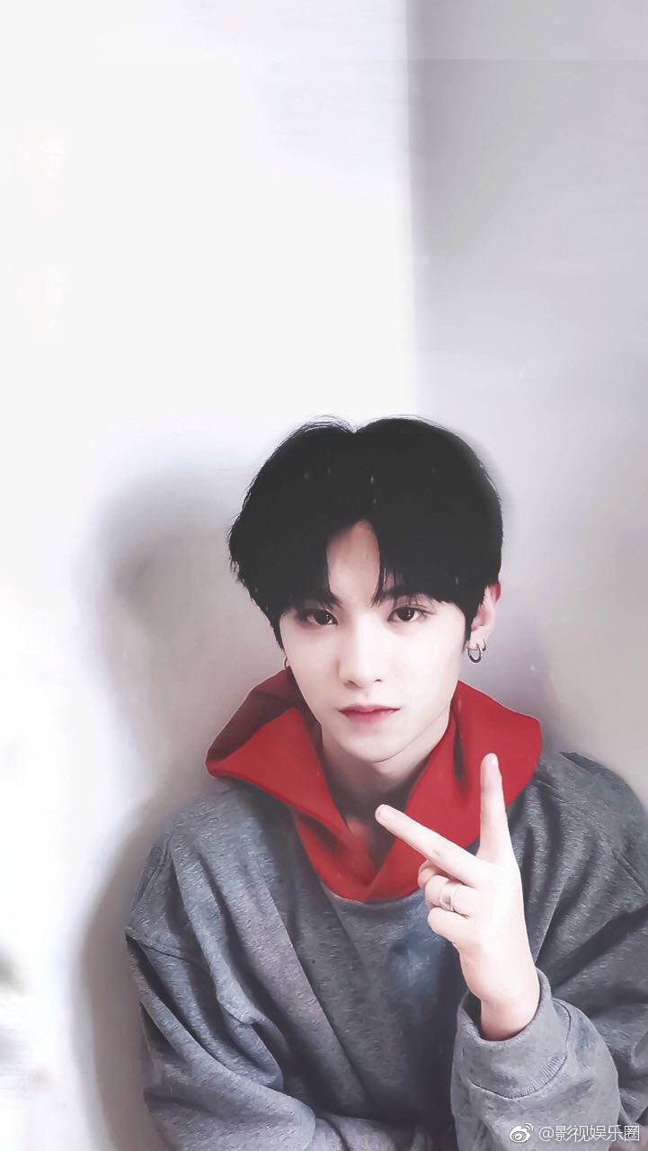 乐华娱乐的justin黄明昊9716岁却已有183 的身高92在队伍里担任ra
