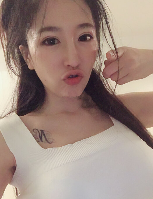 她曾是斗鱼第一大长腿 如今生活惬意比球王贝拉舒服多了|电竞|球王|斗