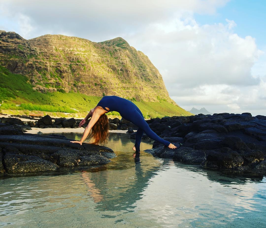 僵硬的直板腰还是柔美水蛇腰下功夫了身体才能达到极致