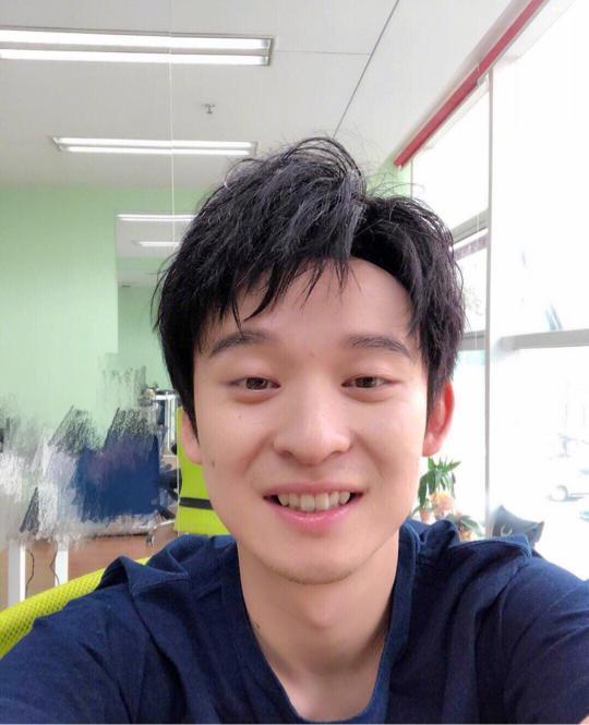 董子健孙怡晒甜蜜出游照网友却道发际线堪忧又长膘