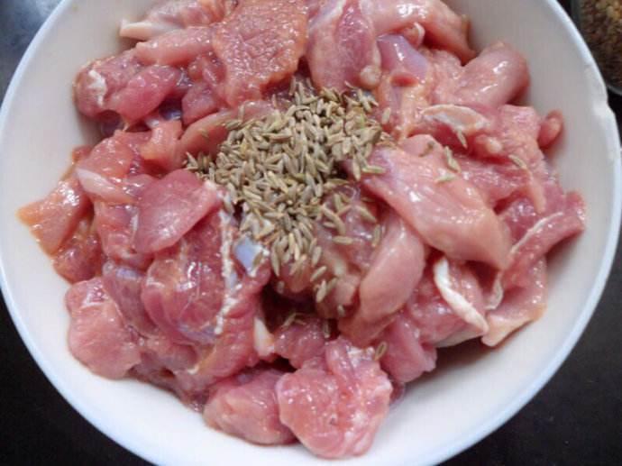 学会羊肉的这5种腌制法,在家就能烤串,烤出来的羊肉贼香!