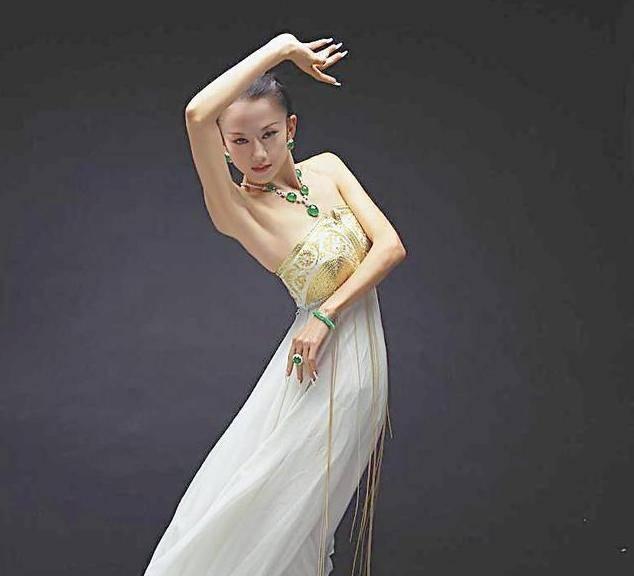 60岁舞神杨丽萍谈不生孩子真实原因,一席话听罢让人肃然起敬