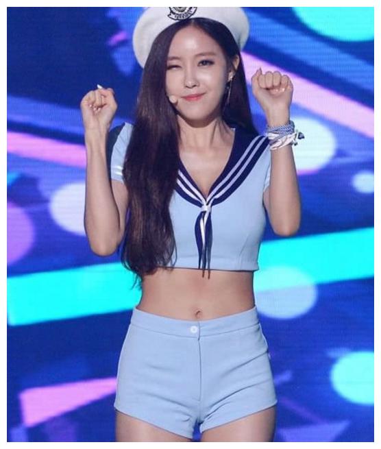 "美腿女神"朴孝敏撞上"第一美腿"李溪芮,谁的美腿最厉害?