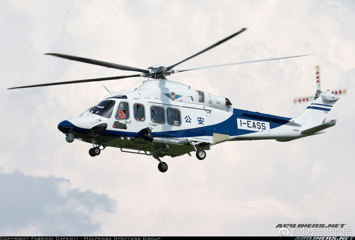 a网上找到三架国内警航aw139直升机交付前的照片